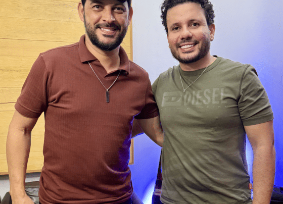 Cantor nordestino Everly Pires assina com Blener Maycom, um dos maiores produtores do país
