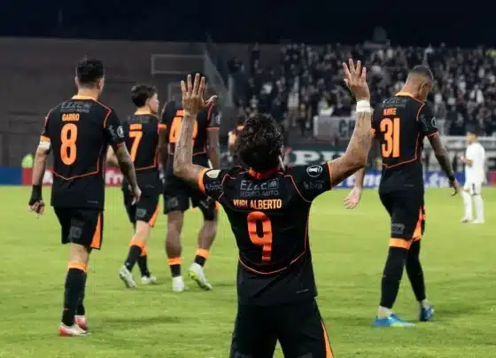 Corinthians vence Platense na Argentina na estreia de Fernando Diniz