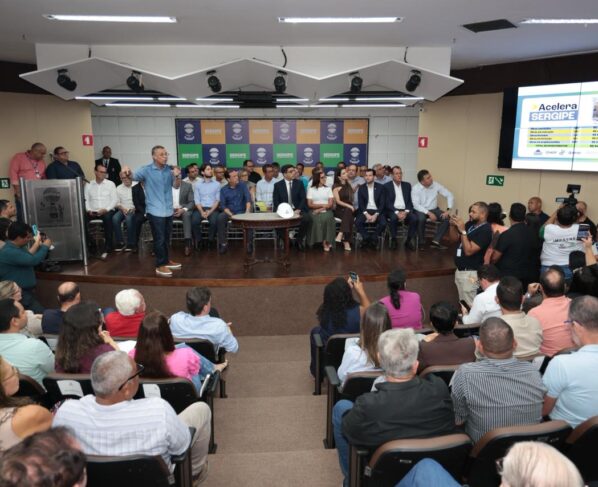 Deputados participam da assinatura de ordens de serviço que somam R$ 206 milhões e beneficiam municípios sergipanos