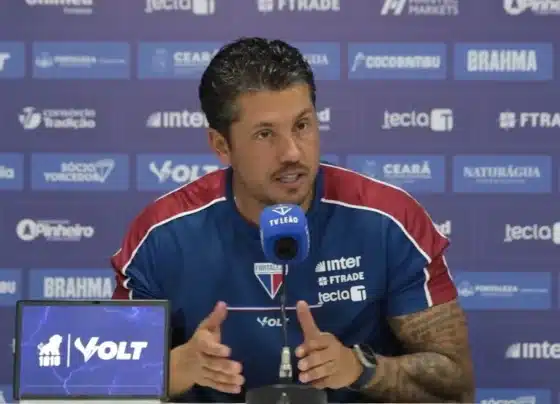 Fortaleza vence Criciúma e Thiago Carpini esclarece gesto após polêmica