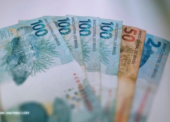 Governo propõe salário mínimo de R$ 1.717 em 2027