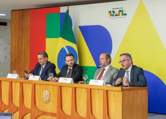 Governo vai zerar PIS/Cofins e anuncia mais medidas para conter alta do QAV