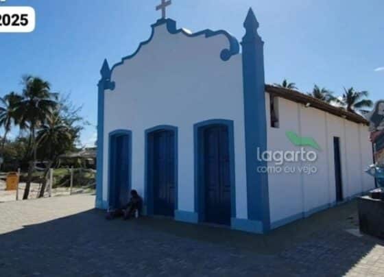 Justiça determina retirada de igreja histórica na Praia do Saco após avanço do mar