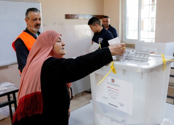Palestinos vão às urnas em eleições municipais