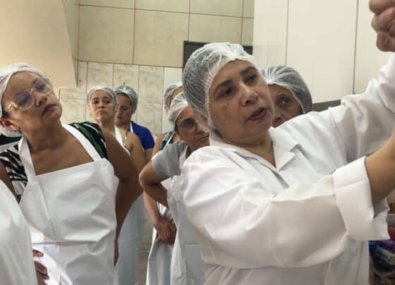 Páscoa: curso do Qualifica SP ensina mulheres a produzirem ovos de chocolate
