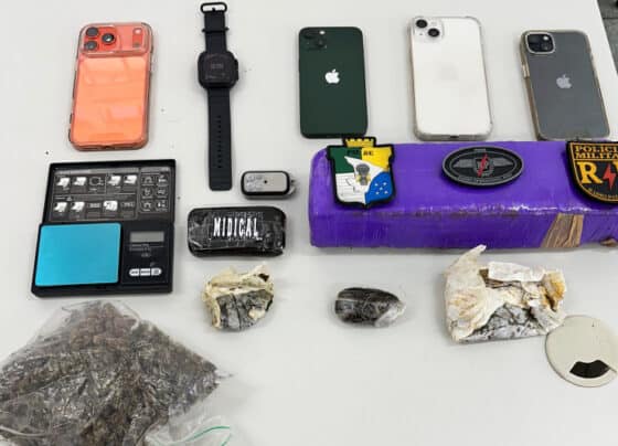 Polícia Militar prende três suspeitos por tráfico de drogas no Bairro Farolândia – P.M.S.E.