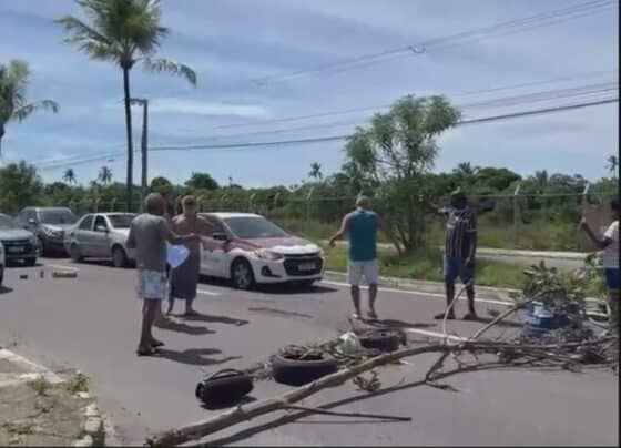 Registro de adutora é danificado propositalmente, causa falta de água e leva moradores a bloquear a Melício Machado