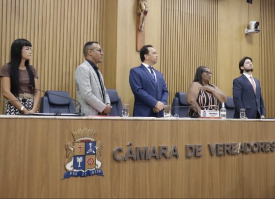 Fábio Meireles (PDT) entrega título de cidadania ao conselheiro tutelar Uedson Barbosa da Silva