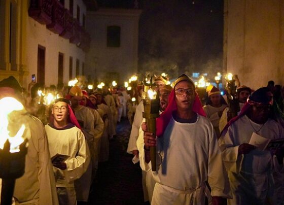 Tradição e fé marcam Procissão do Fogaréu e encenação da Paixão de Cristo em São Cristóvão