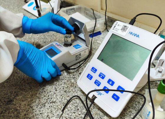 Lacen/SE monitora qualidade da água de clínicas de diálise e reforça segurança de pacientes no estado
