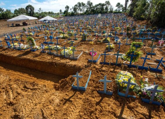 Negacionismo fez brasileiros “perderem” 3,4 anos de vida na pandemia