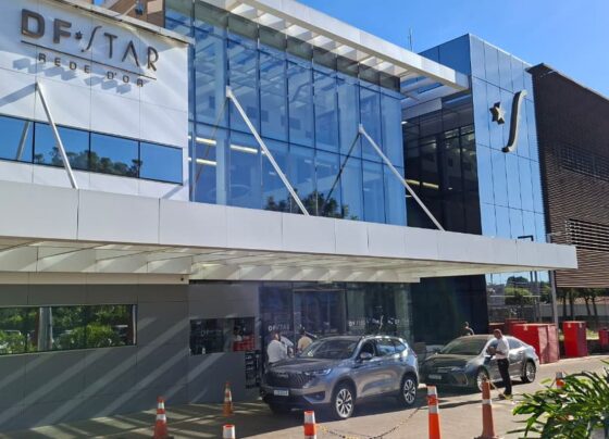 Bolsonaro é internado para cirurgia no ombro em Brasília