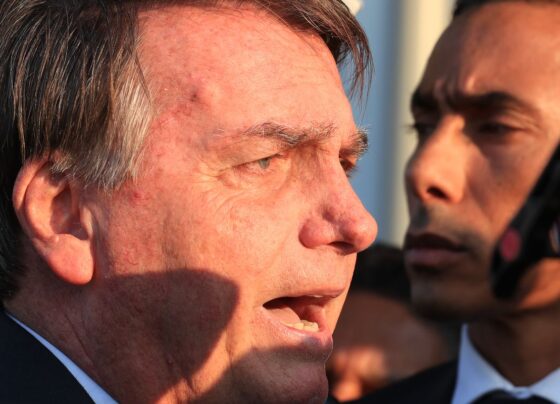 Bolsonaro tem alta hospitalar após passar por cirurgia no ombro