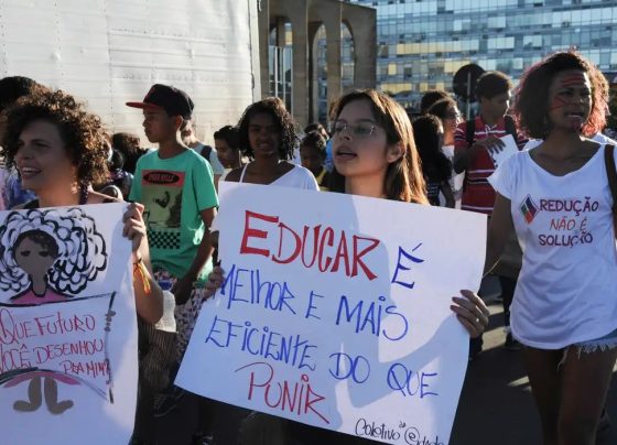 CCJ adia novamente análise de PEC sobre redução da maioridade penal
