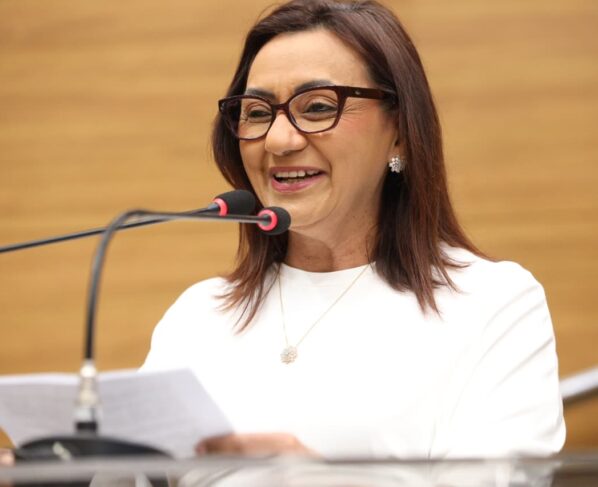 Carminha Paiva parabeniza assistentes sociais e garis