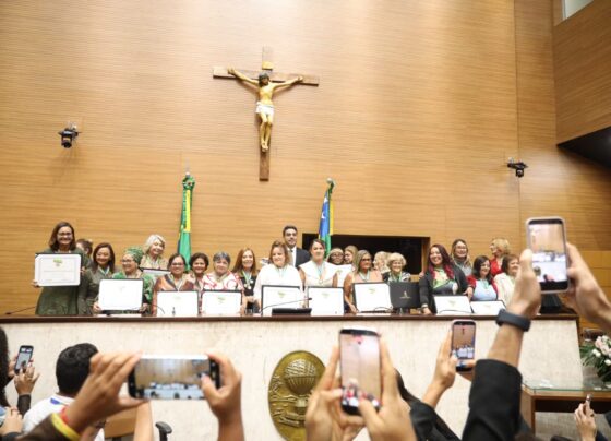 Dezesseis mulheres recebem a Medalha Deputada Quintina Diniz na Alese
