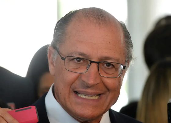 É factoide do clã Bolsonaro para desviar do caso Master, diz Alckmin