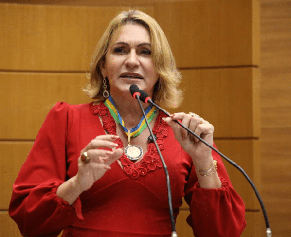 Linda Brasil defende valorização de profissionais da saúde e direitos das mulheres