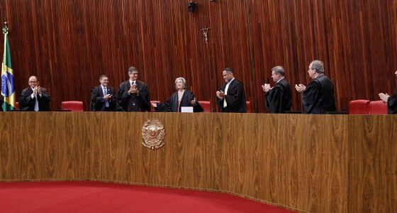 Na despedida, ministra Cármen Lúcia reafirma luta pela democracia e igualdade feminina