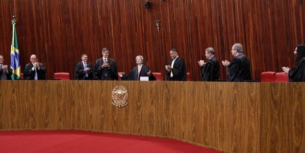 Na despedida, ministra Cármen Lúcia reafirma luta pela democracia e igualdade feminina