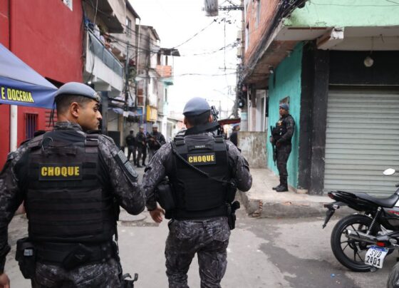 Polícia Militar realiza operação em Paraisópolis e retira barreiras irregulares