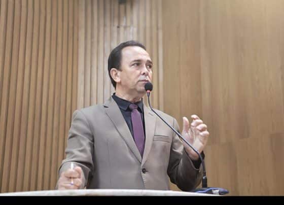 Fábio Meireles (PDT) critica gestão de Emília Corrêa por buracos, limpeza urbana e arborização em Aracaju