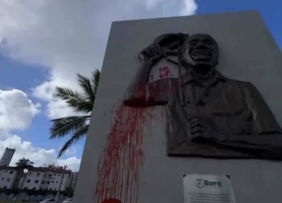 Vandalismo: jovens picham monumento em homenagem ao saudoso ex-governador João Alves