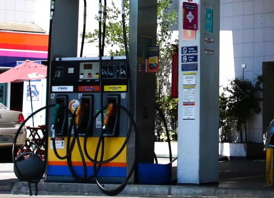 Concorrência do etanol e subvenção fazem preço da gasolina cair