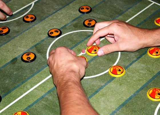 Em clima de Copa, RioMar Aracaju promove campeonato de Futebol de Mesa