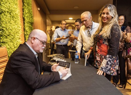 Lançamento do livro “Seja Insubstituível” reúne público em Aracaju e destaca desafios da inteligência artificial