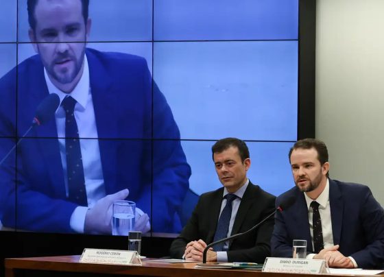 Ministro rebate oposição: trabalhador paga hoje menos impostos no país