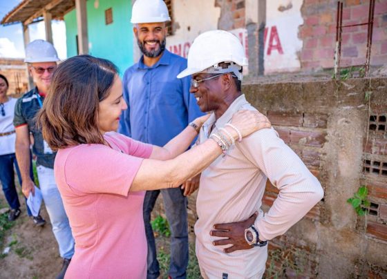Prefeita Emília Corrêa acompanha início das obras de infraestrutura no Recanto dos Cajueiros