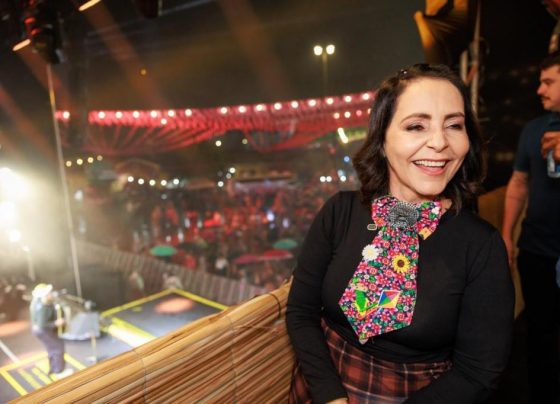 Prefeita Emília prestigia mais uma noite do Forró Caju e celebra recorde de público