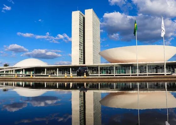 Até o momento, quase 90% dos deputados federais planejam disputar reeleição, revela levantamento