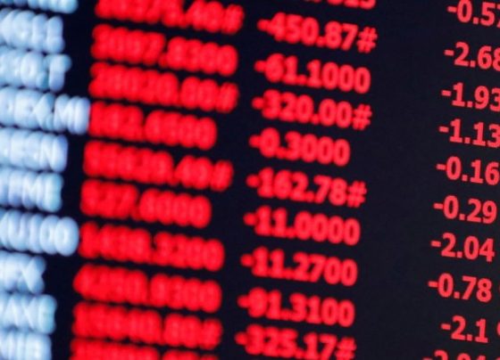Bolsa sobe quase 3% e fecha no maior nível desde maio