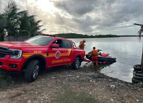 Bombeiros realizam buscas por adolescente desaparecido no Rio do Sal