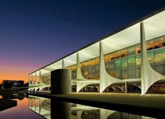 Brasil diz que novo tarifaço é “marco lastimável” e que usará reciprocidade