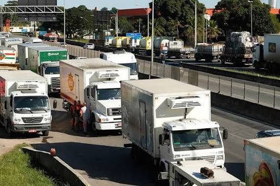 Caminhoneiros podem decretar greve se Alcolumbre não pautar MP do Frete para votação