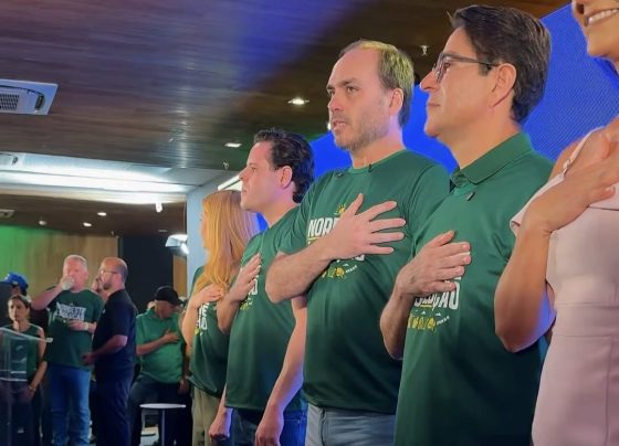 Carlos Bolsonaro visita Sergipe para encontro com apoiadores de direita