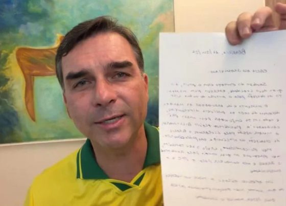Defesa se manifesta e diz que Bolsonaro não sabia que carta seria publicada por Flávio