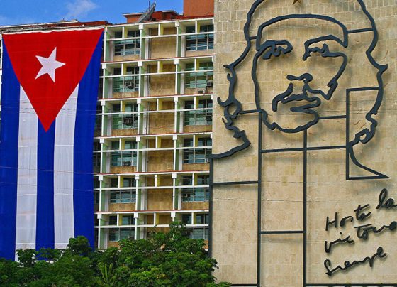 Ditadura de Cuba autoriza abertura de alguns setores econômicos à iniciativa privada