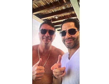 Flávio Bolsonaro nega conhecer “Sicário”, após foto com aliado de Vorcaro