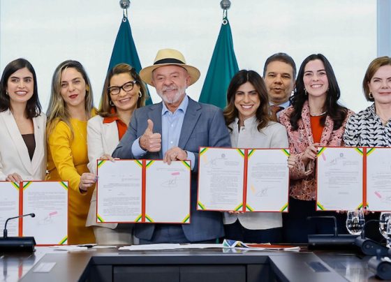 Lula sanciona leis e decretos voltados para mulheres, como o ‘Pix Pensão’