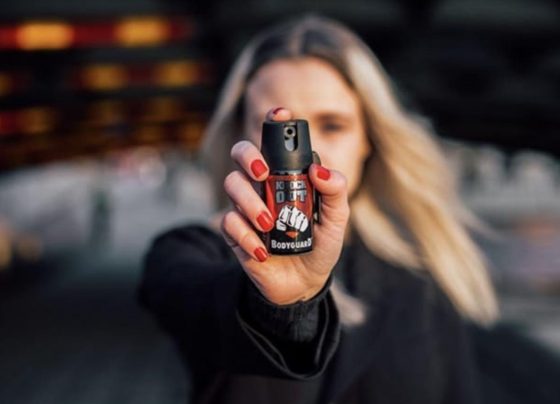 Mulheres maiores de 18 anos podem comprar e usar spray de pimenta para defesa pessoal em todo o território brasileiro