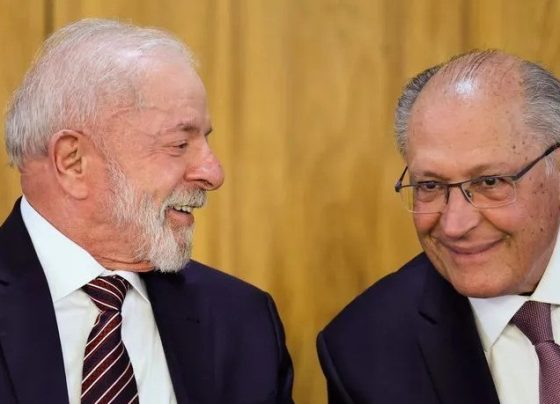 PSB oficializa apoio a Lula e escolha de Alckmin para vice