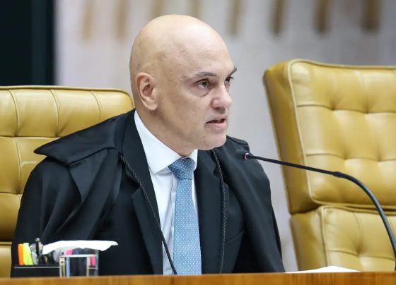 Por ordem de Moraes, PF faz busca por armas na casa de Bolsonaro