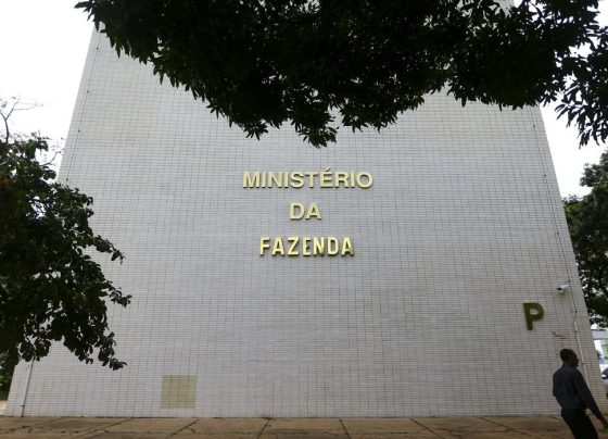 Projeção oficial de inflação sobe para 5,1%, com estouro da meta