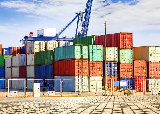 Setores brasileiros afetados por novo tarifaço dos Estados Unidos temem insegurança e possíveis demissões