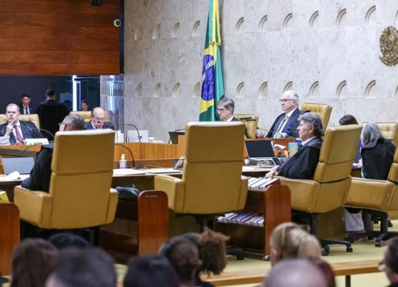Tribunais descumprem limite a penduricalhos e salários chegam a R$ 1 milhão