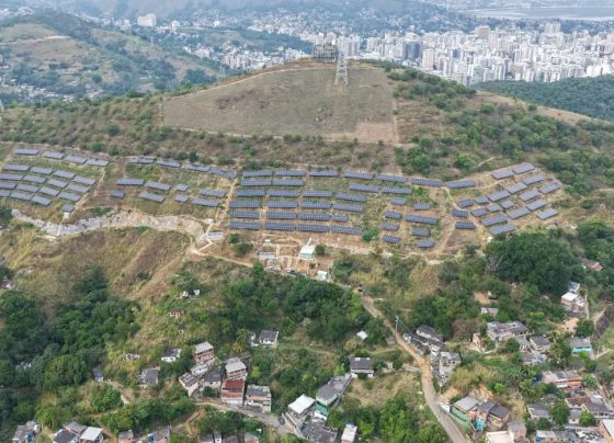 Usina solar em comunidade de Niterói gera energia para 19 creches